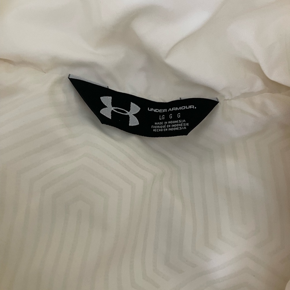 Size L Underarmour white puffer vest. - Picture 3 of 10